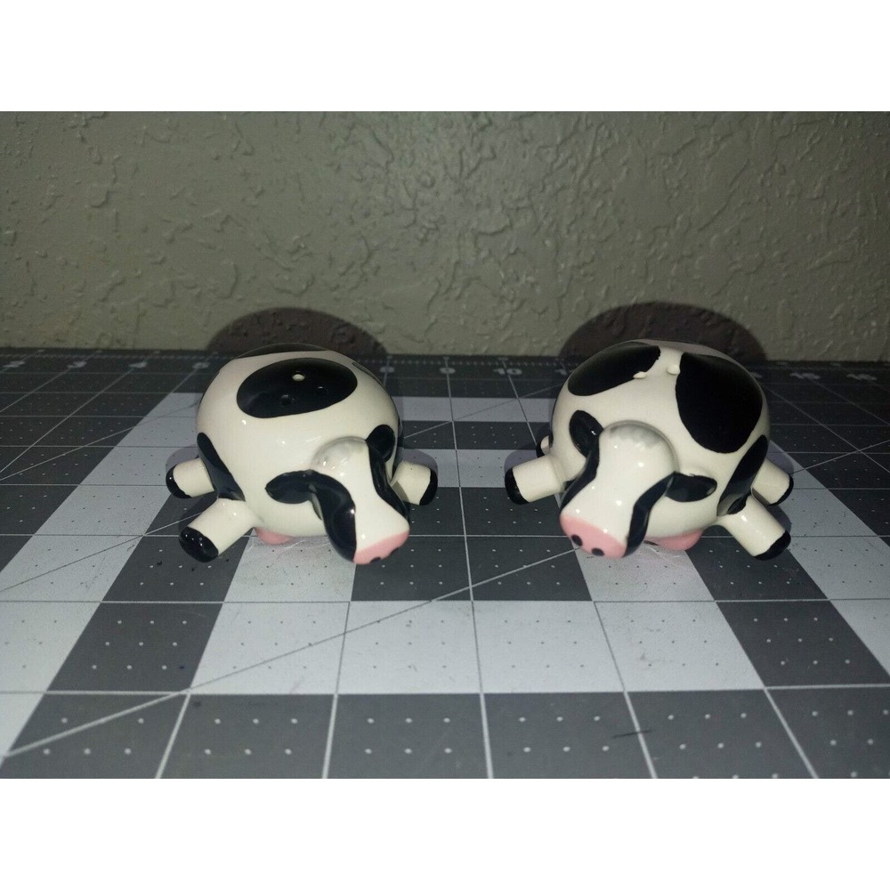 Boston Warehouse Udderly Cows Salt And Pepper Shakers